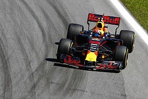 Verstappen amadureceu com 2017 difícil, diz chefe