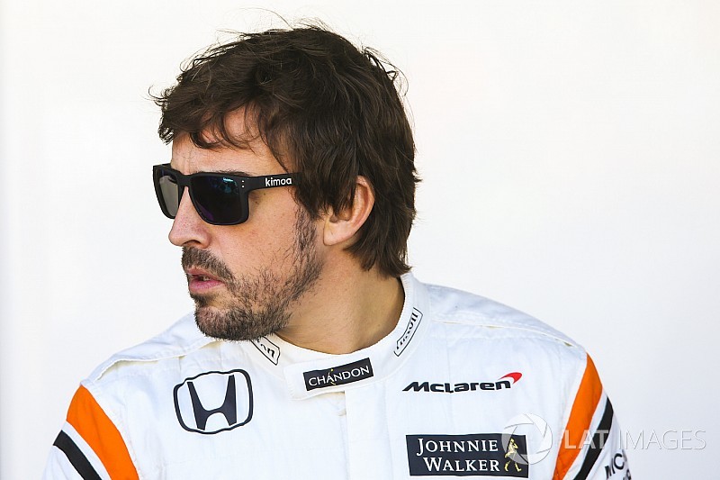 Alonso nem viccel: 24 órás gokartversenyen indul