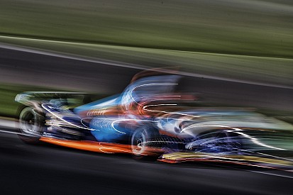 «Едем как по льду». Гонщиков обеспокоили новые машины перед Indy 500
