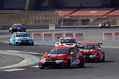 Ориола победил в Дубае, Вернэ стал новым чемпионом TCR