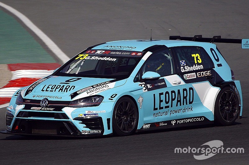 Gordon Shedden conquista la pole a Dubai nella tripletta Volkswagen