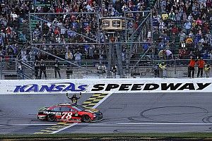 Truex hopes to overcome "stumbles" with Kansas win