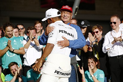 Hamilton révèle qu'il relit encore les SMS de Niki Lauda
