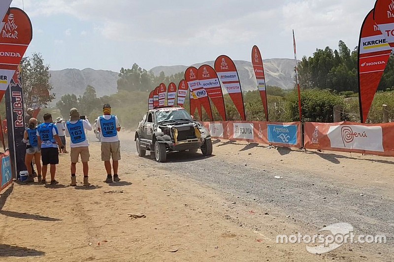 Roma naar ziekenhuis na crash in slotfase derde etappe Dakar 2018