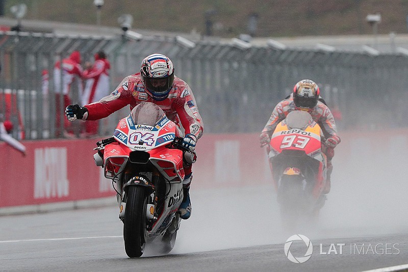 MotoGP Jepang: Duel membara, Dovizioso kalahkan Marquez