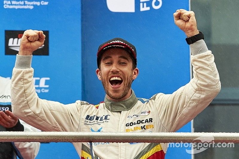 Podium: Esteban Guerrieri, Campos Racing, Chevrolet RML Cruze TC1