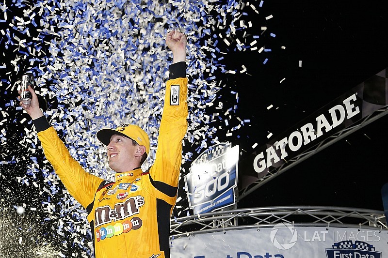 Busch vence prova caótica em Martinsville e vai para final