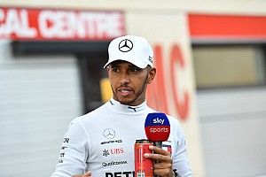 Hamilton critica redução da F1 na TV aberta no Reino Unido