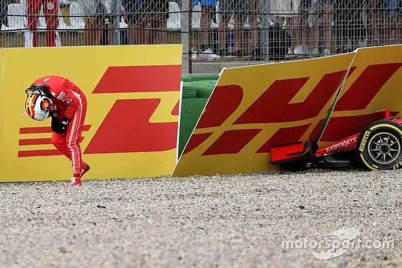 Sebastian Vettel, Ferrari SF71H revient en marchant après son crash