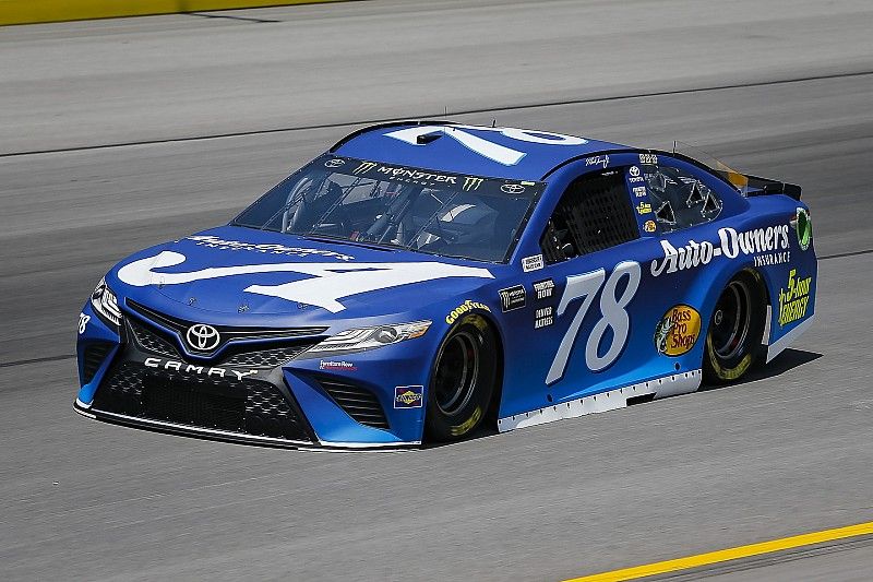 Martin Truex Jr., Furniture Row Racing, Toyota Camry Auto-Owners Insurance