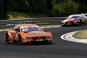 Auer a pole-ban, a Mercedes kibérelte a rajtrács elejét