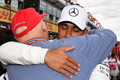 Lewis Hamilton: Worauf wartet er mit der Unterschrift?