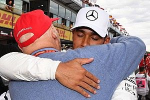 Lewis Hamilton: Worauf wartet er mit der Unterschrift?