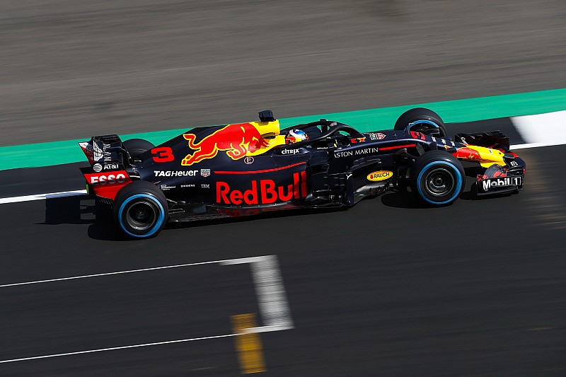 Ricciardo ziet groot gat naar Ferrari en Mercedes