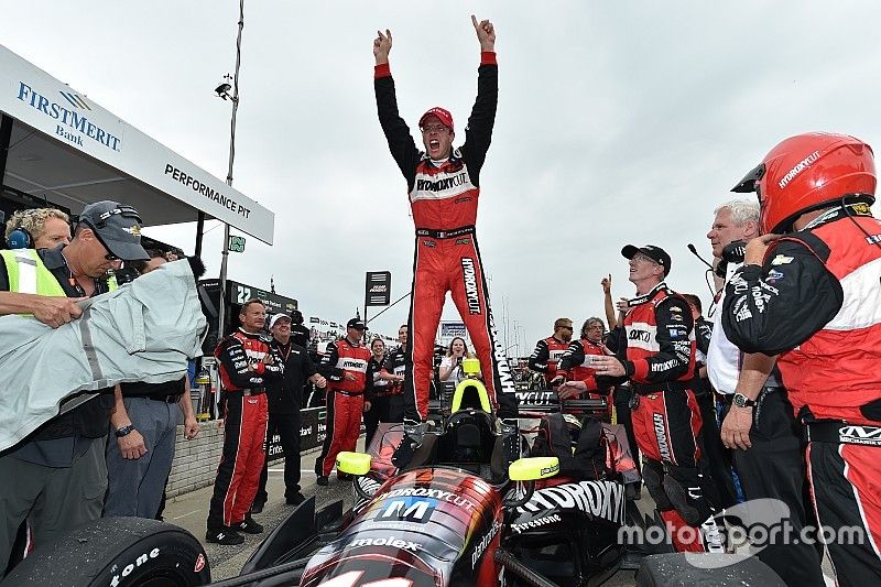 Race winner Sébastien Bourdais, KV Racing Technology Chevrolet