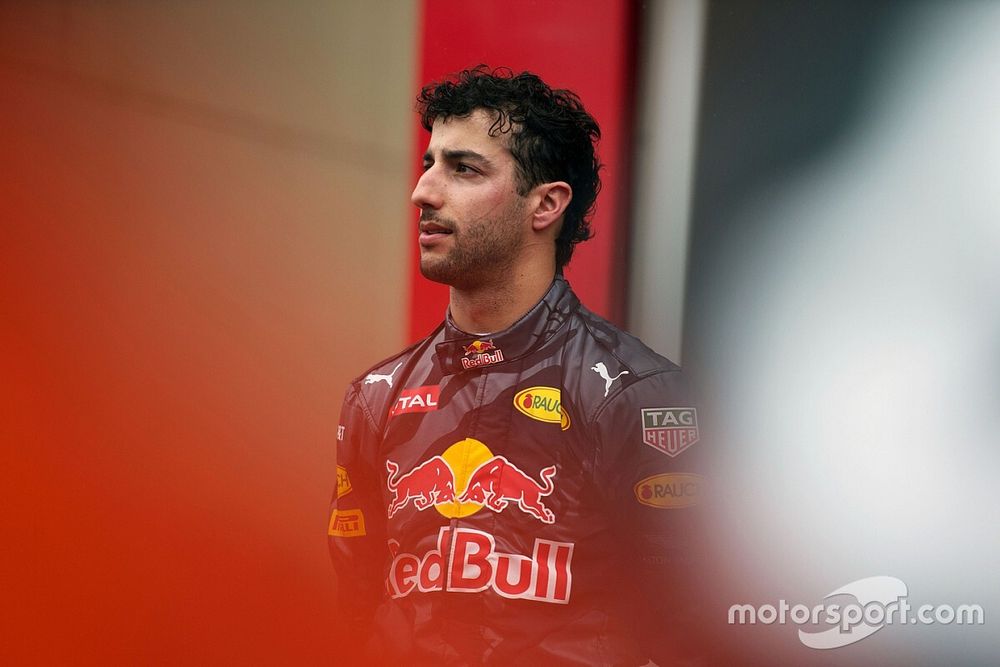 Daniel Ricciardo, Red Bull Racing, sur le podium après sa 2e place