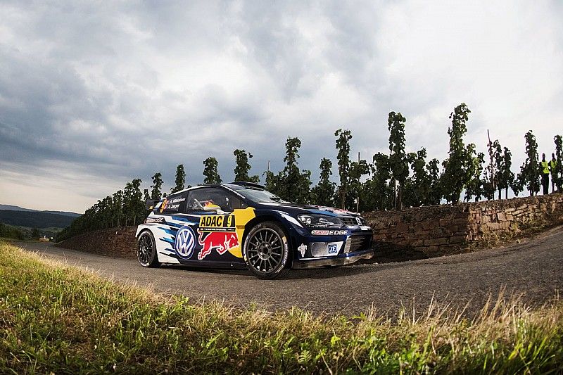 WRC Jerman: Mikkelsen masih di depan, sementara Paddon lolos dari kecelakaan
