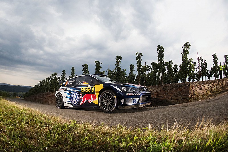 WRC Jerman: Mikkelsen masih di depan, sementara Paddon lolos dari kecelakaan