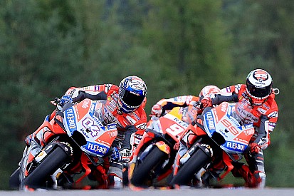 Companheiros da Ducati brigam e incendeiam MotoGP