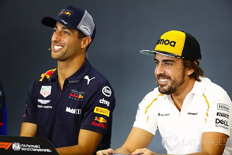 Daniel Ricciardo, Red Bull Racing, and Fernando Alonso, McLaren, in the Thursday press conference