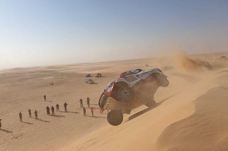 BRÉKING: nagyot borult Alonso a Toyotával a Dakar Ralin (videó)