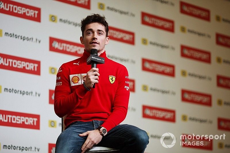 Leclerc siente que Vettel es más fuerte en carrera