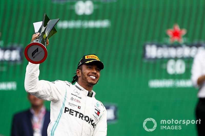 Race winner Lewis Hamilton, Mercedes AMG F1 on the podium with the trophy