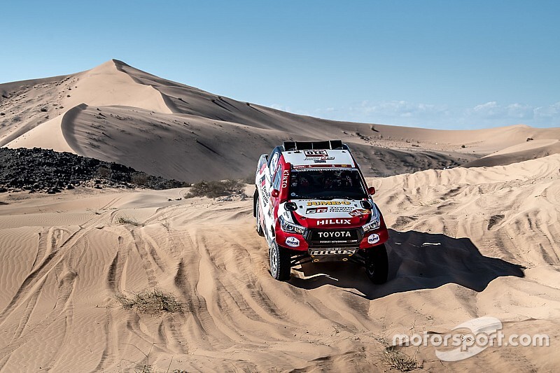 Dakar: Alonso rompe una sospensione e perde quasi un'ora!