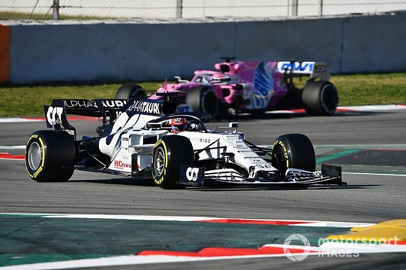 Pierre Gasly, AlphaTauri AT01 leads Sergio Perez, Racing Point RP20 