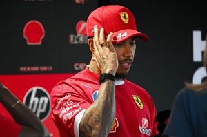 F1 - Hamilton 'joga toalha' depois de classificação decepcionante na Hungria: "Sou inútil"