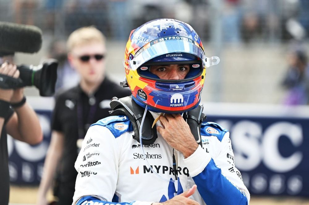 Carlos Sainz costretto al ritiro nel GP USA dopo un contatto con Antonelli