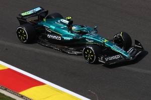 アストンマーティン、メルセデスの新サスペンション導入を検討「今は