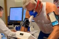 V&iacute;deo: &iexcl;Carlos Sainz, con 62 a&ntilde;os y dando pedales para el Dakar!