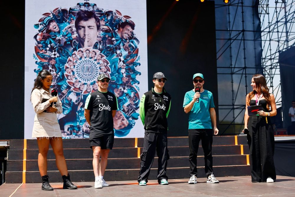 Valtteri Bottas, Stake F1 Team KICK Sauber, Zhou Guanyu, Stake F1 Team KICK Sauber, Fernando Alonso, Aston Martin F1 Team