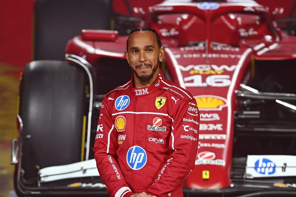 フェラーリ加入ハミルトン、自身最初の”跳ね馬”マシンに興奮