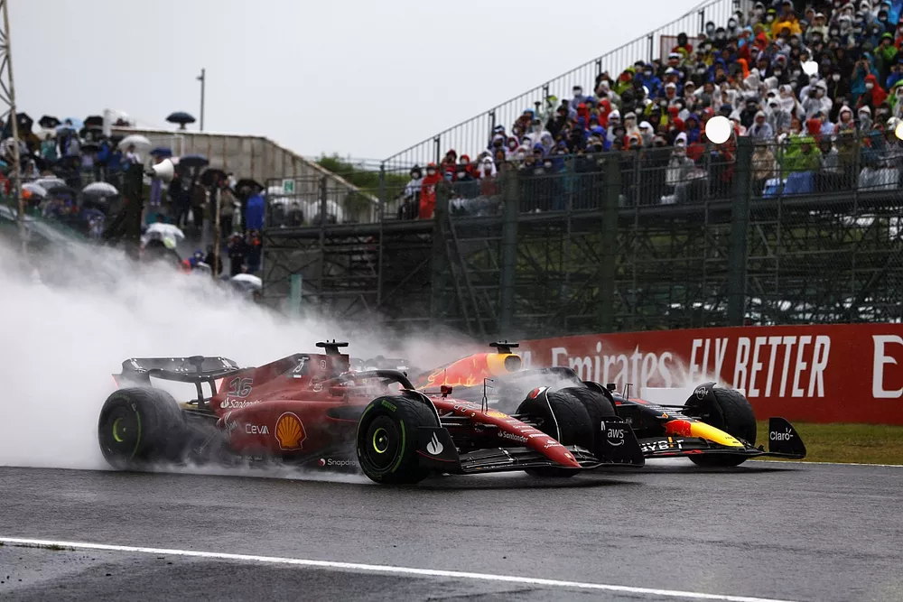 Charles Leclerc, Ferrari F1-75, battles with Max Verstappen, Red Bull Racing RB18, for the lead at the start