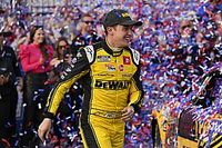 Bell gana en Charlotte y sigue en los playoffs; Suárez eliminado