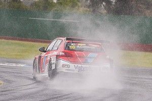 Sandown TCR: Cameron wins wild wet opener