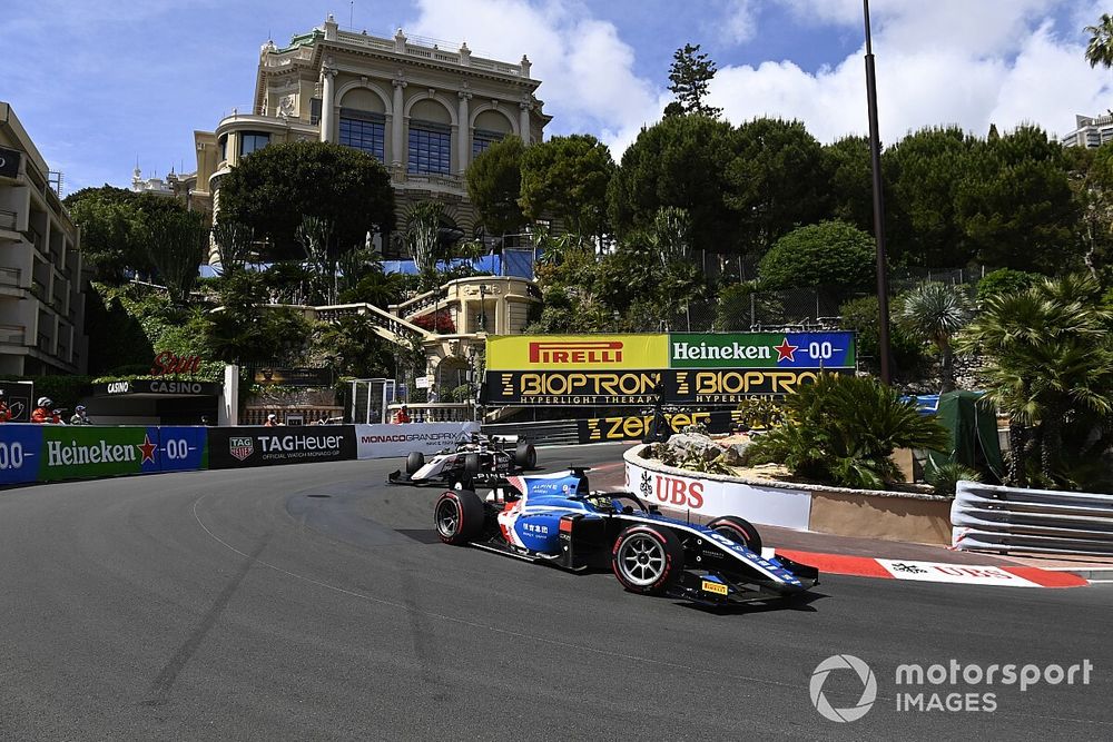 Formula 2 yarışı ıslak zeminde başladı