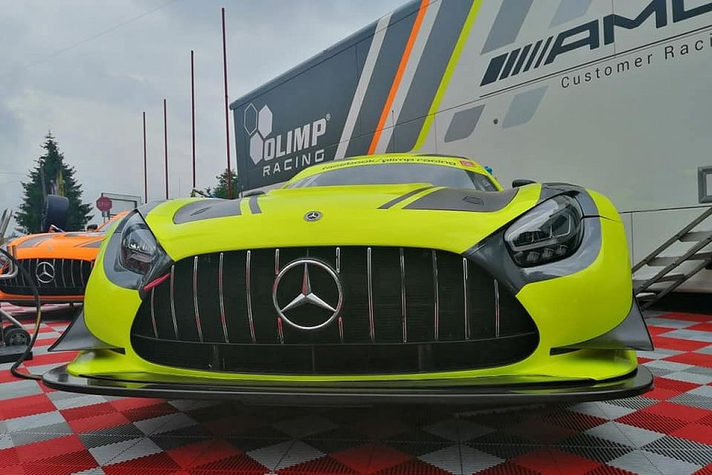 Olimp Racing nadal na czele