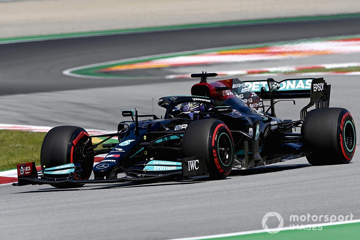 Hamilton: "Non capisco il senso della nuova curva 10"