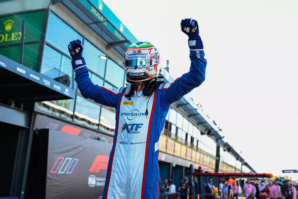 Gabriel Bortoleto, Trident, celebra en su victoria