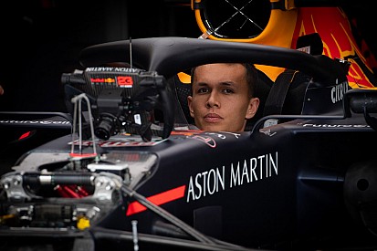Albon décrit par ses mots le défi Red Bull/Verstappen