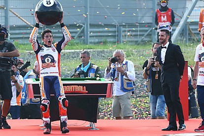 Video: Márquez emboca la bola 8