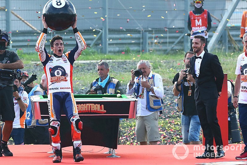 Video: Márquez emboca la bola 8