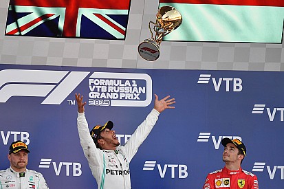 Villeneuve: "Hamilton sadece en iyi araçlarla şampiyon oldu"