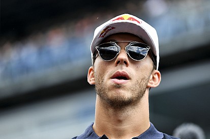 Amikor egy F1-es versenyző csukjázik, lábazik és hasazik