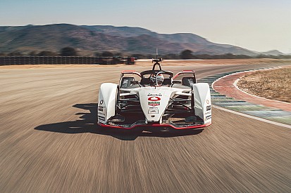 Női versenyzőt igazolt a Porsche a Formula E-ben