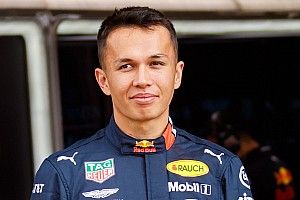 Albon arcáról nem lehetett letörölni a mosolyt