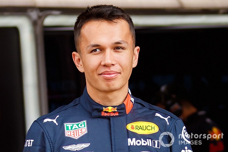 Albon arcáról nem lehetett letörölni a mosolyt